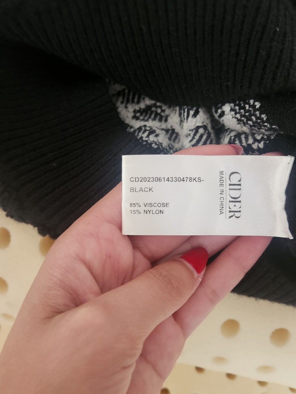 Cider Black & White Contrasting Cropped Textured Knit Short Sleeve Sweater - Picture 4 of 4